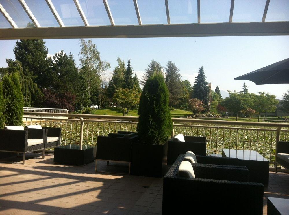 Coast Chilliwack Hotel By Apa Exterior photo
