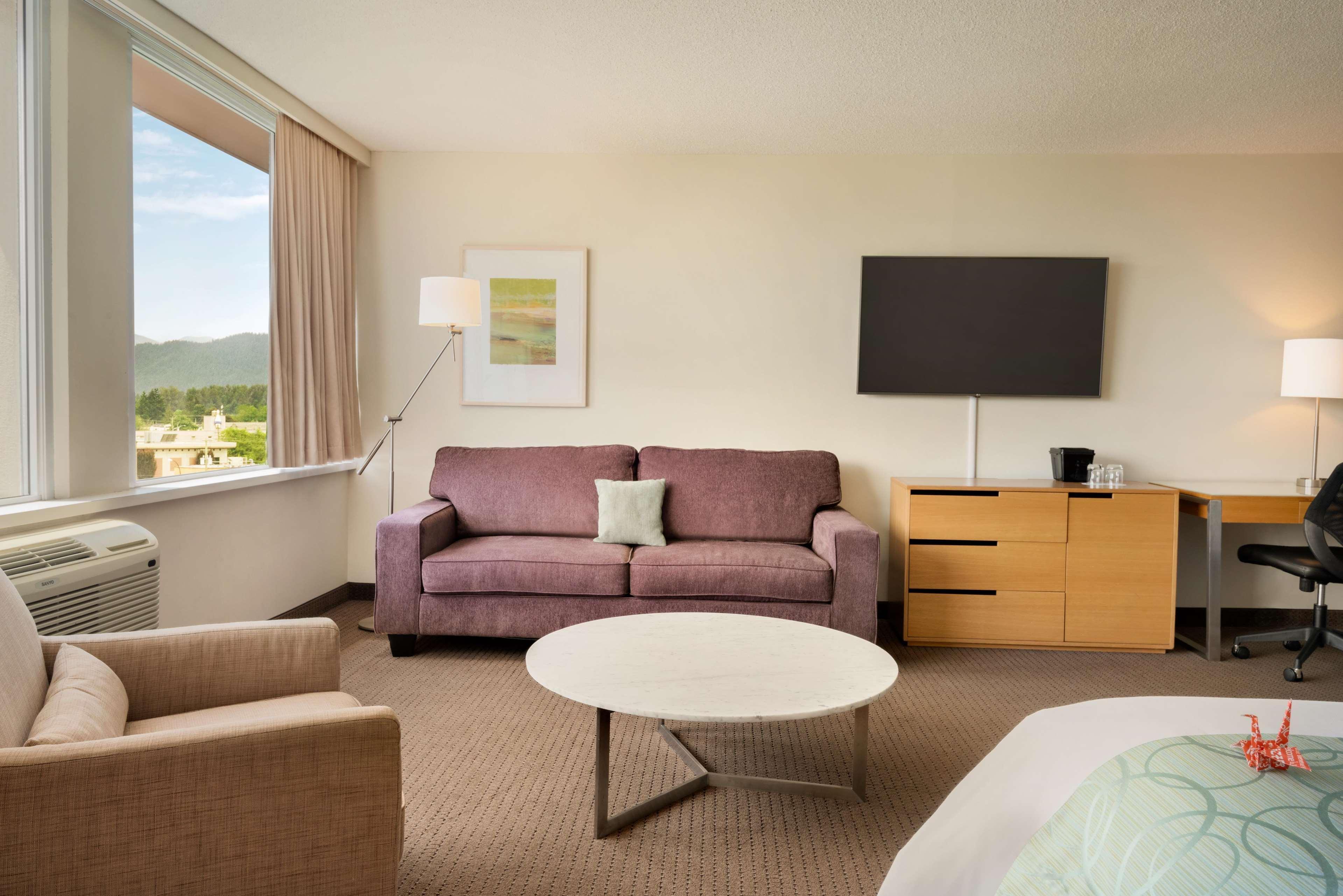 Coast Chilliwack Hotel By Apa Exterior photo