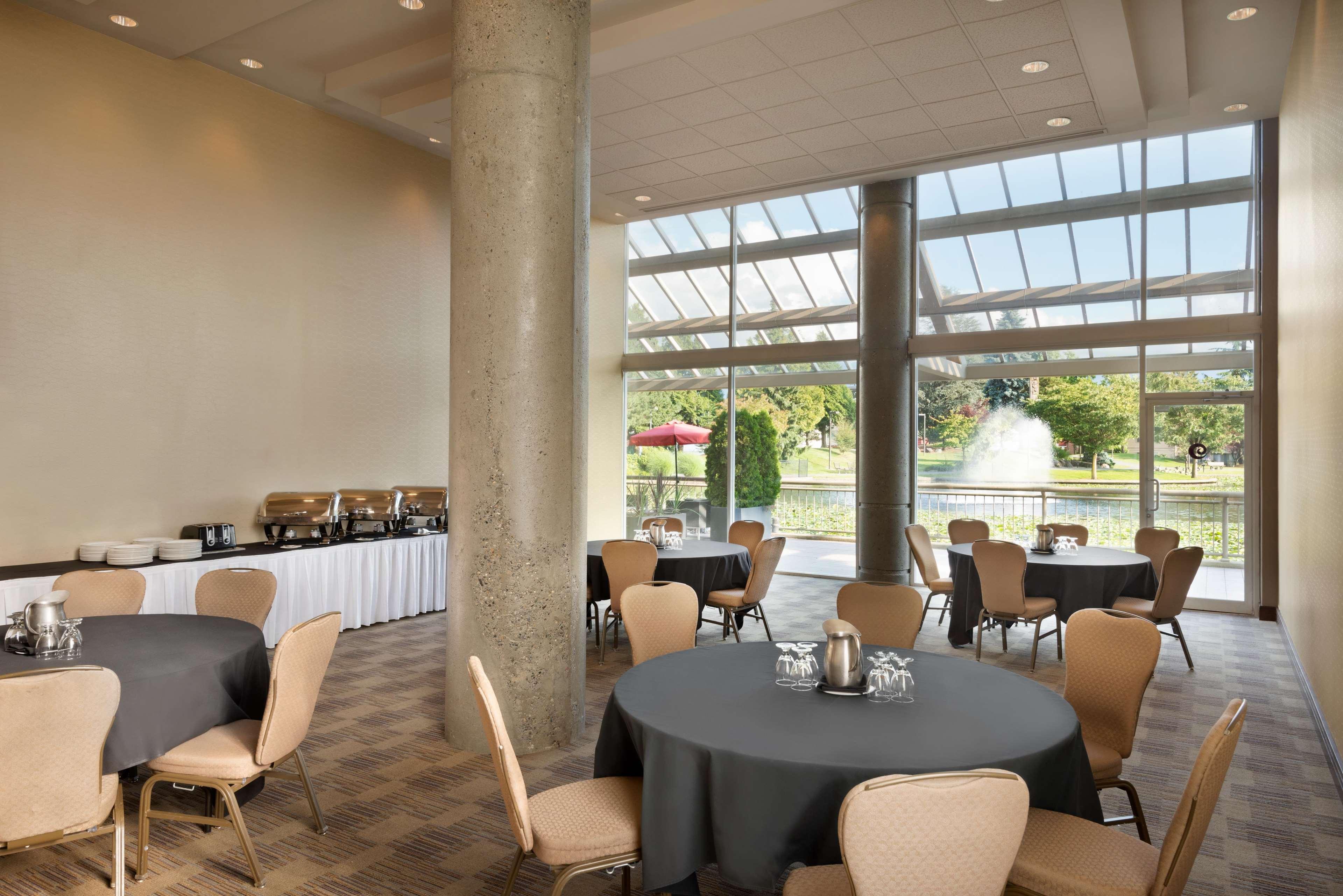 Coast Chilliwack Hotel By Apa Exterior photo