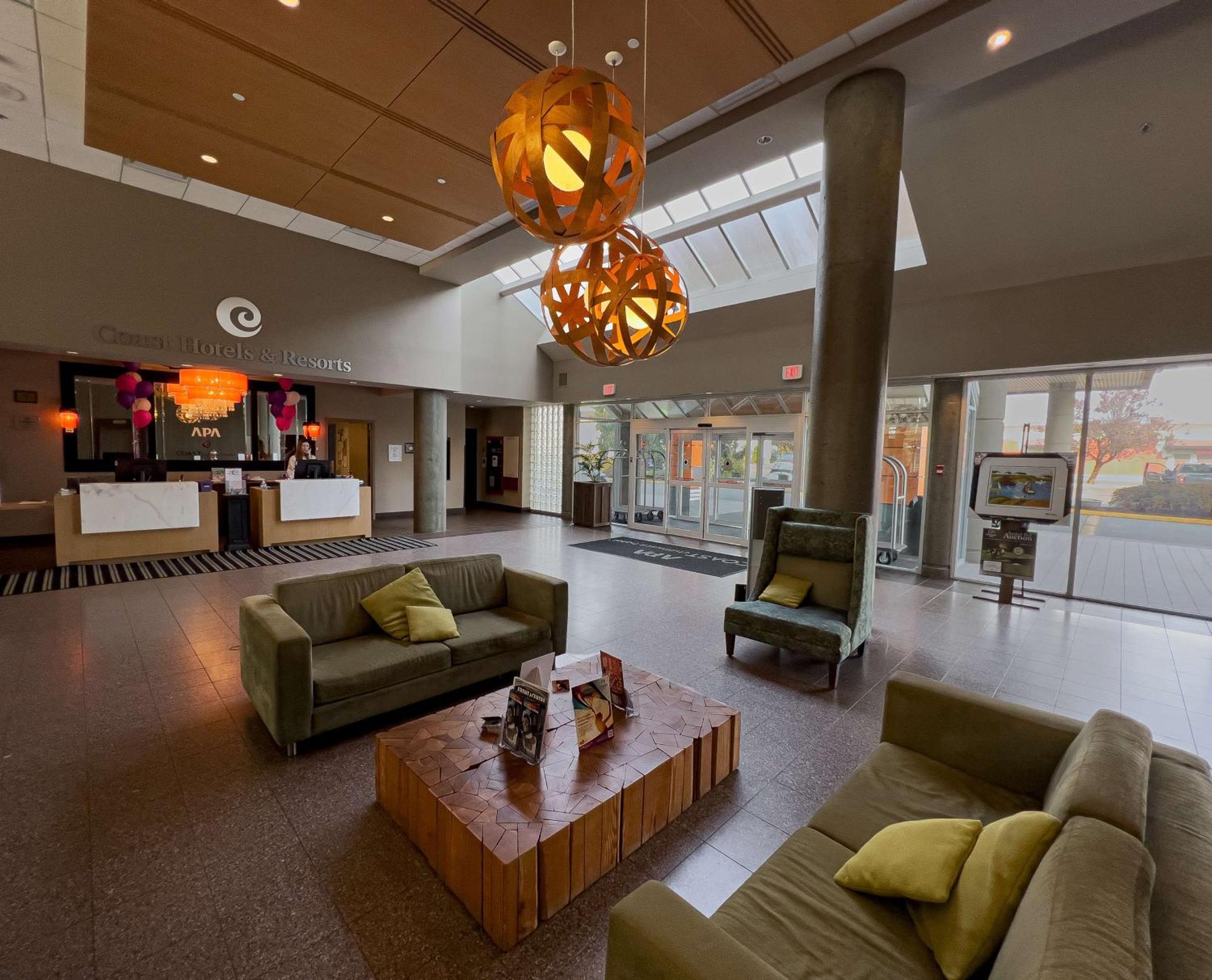Coast Chilliwack Hotel By Apa Exterior photo