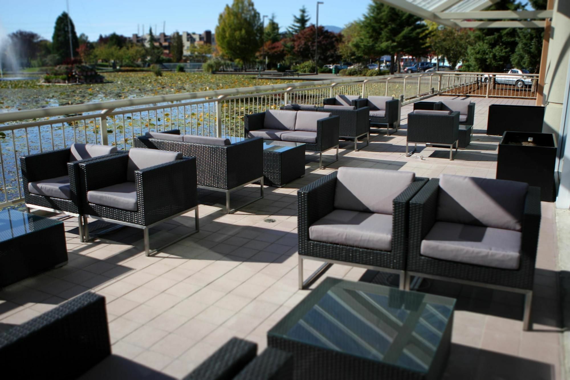 Coast Chilliwack Hotel By Apa Exterior photo